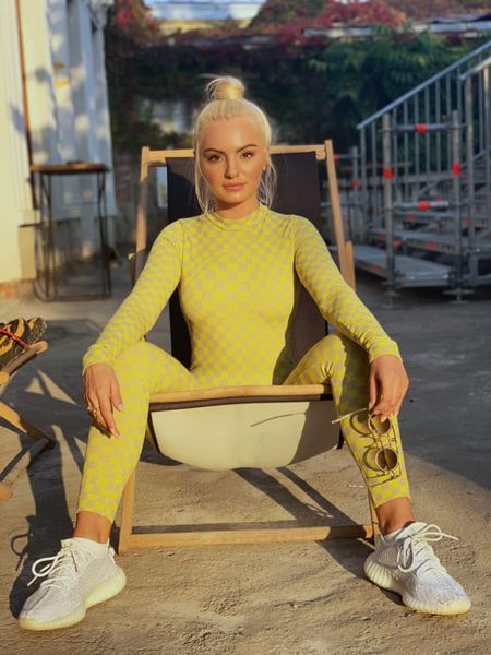 Alexandra Stan rupe tăcerea după ce s-a filmat goală pușcă: ”Îmi vine instinctul de nevastă!”