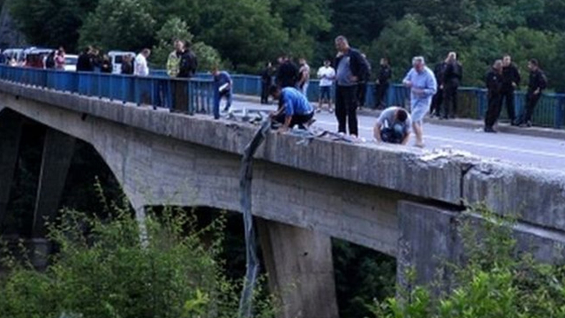 Ce spune directorul agenţiei de turism care a organizat circuitul: "În autocarul prăbuşit erau 47 de români, între care un minor"