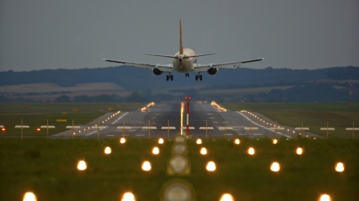 Aproape de o tragedie aviatică! A ieşit de pe pistă, la aterizare, şi...