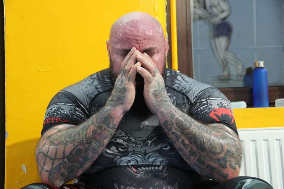 Nici nu poți să te uiți! Provocarea anului vine de la Sandu Lungu: cum bea luptătorul de MMA 20 de ouă pe nerăsuflate! VIDEO