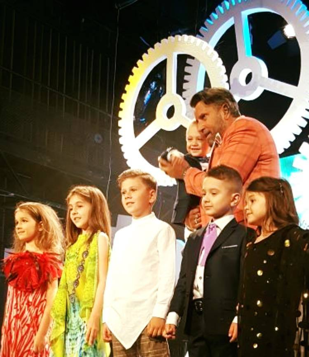 Băieţii Gabrielei Firea, modele pentru Cătălin Botezatu! David şi Zian au defilat pe podiumul de modă
