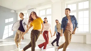 De ce ar trebui să dansezi mai des. Beneficiile surprinzătoare pentru creier explicate de neurologi