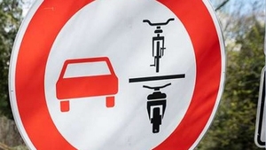 Noul semn de circulație din cauza căruia mulți șoferi primesc amendă. Ce înseamnă, de fapt, și unde este întâlnit