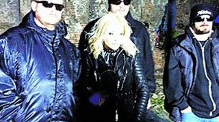 Loredana ii sustine la concert