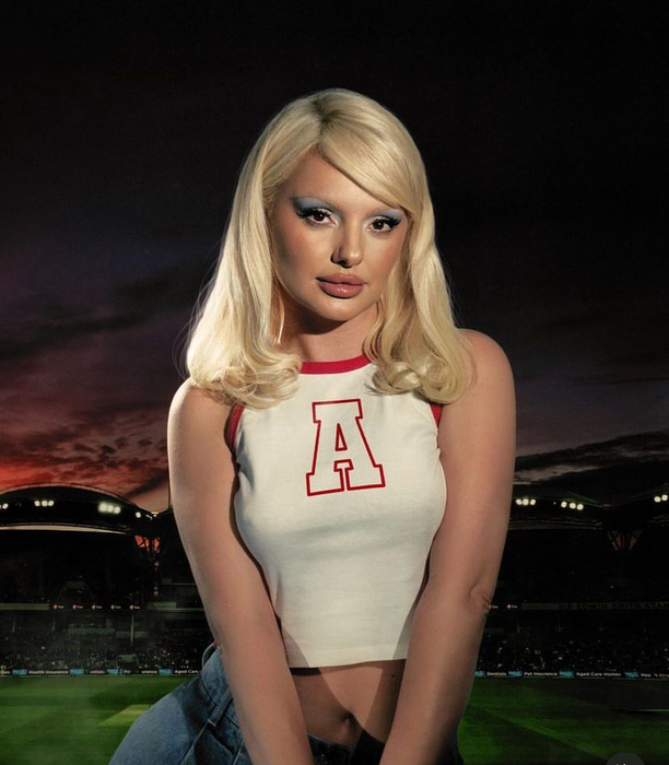 Alexandra Stan, admirată de Yamato Zaharia. (sursă - social media).