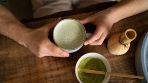 Matcha te lasă fără păr?! Tot mai multe femei trag semnale de alarmă