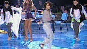VIDEO Bianca Dragusanu a primit inelul de logodna din partea Printului si a plans de emotie, la "Dansez"! Partenerul ei si-a pierdut capul intre picioarele lungi ale roscatei in timpul dansului