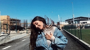 Nicole Cherry s-a distrat cu prietenii la mare