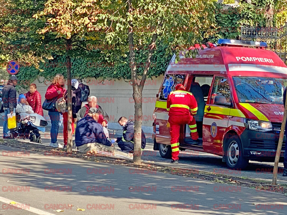 Ambulanța a venit în fața Palatului lui Gigi Becali / sursă: CANCAN.RO