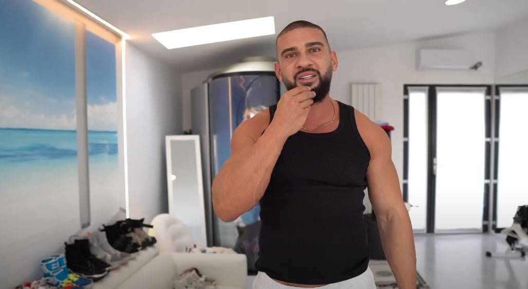 Dorian Popa locuiește în Domnești