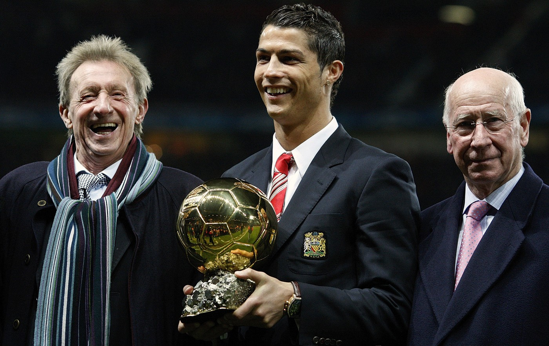Cristiano Ronaldo cu Balonul de aur, sursa-profimedia.ro