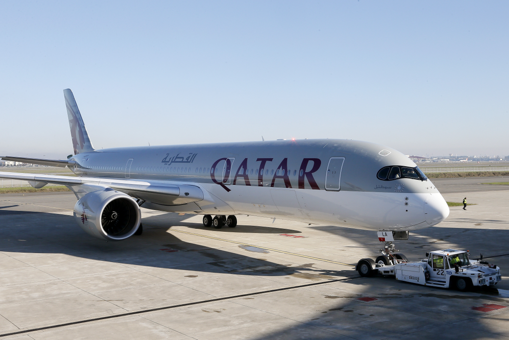 Au fost daţi afară din avion pentru că au iscat un scandal monstru! Femeia a aflat că soţul o înşală chiar când plecau în vacanţă şi a luat-o razna sub privirile îngrozite ale pasagerilor