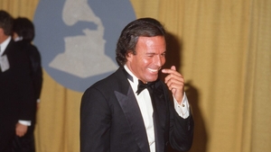 Acuzații grave la adresa celebrului Julio Iglesias. Două foste angajate îl acuză de abuz și comportament neadecvat