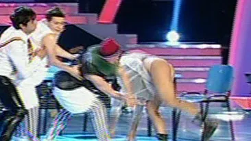 Primul posterior la vedere de la Dansez pentru tine. Ghicesti personajul?