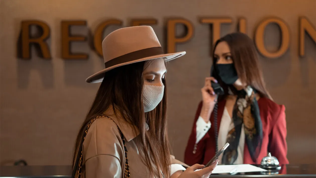 Doi clujeni au plătit 1.098 de lei pentru 6 nopți într-un hotel din Saturn, dar nu au fost lăsați să se cazeze. Am culcat copilul pe șezlong