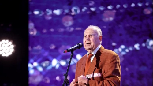 Dumitru Hermeneanu, un pensionar de 87 de ani, i-a făcut să plângă pe jurații ”Românii au talent”