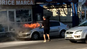 Un autoturism a luat foc din senin. Incidentul s-a produs în Ploiești