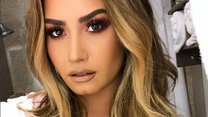 Demi Lovato, primul mesaj de pe patul de spital: “Voi continua să lupt“