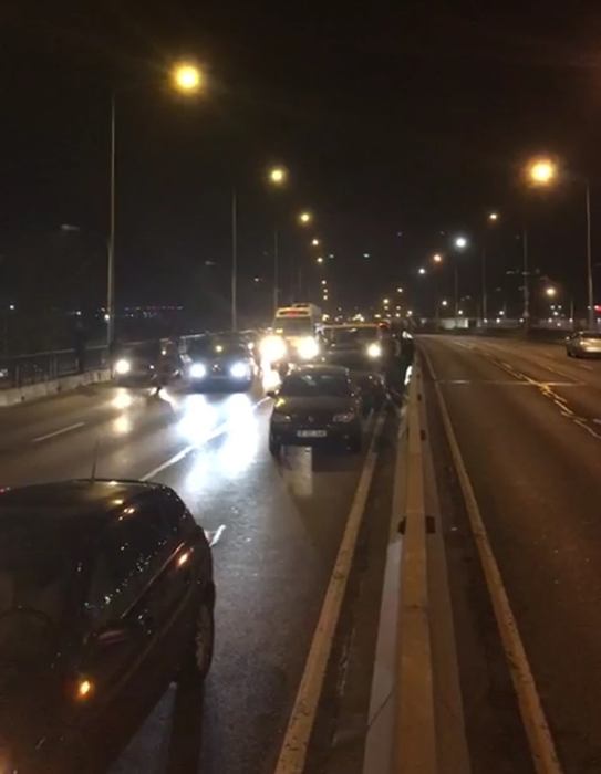 Accident în Capitală. Fiul unui bogătaș și-a distrus bolidul, iar o altă mașină a luat foc după impact