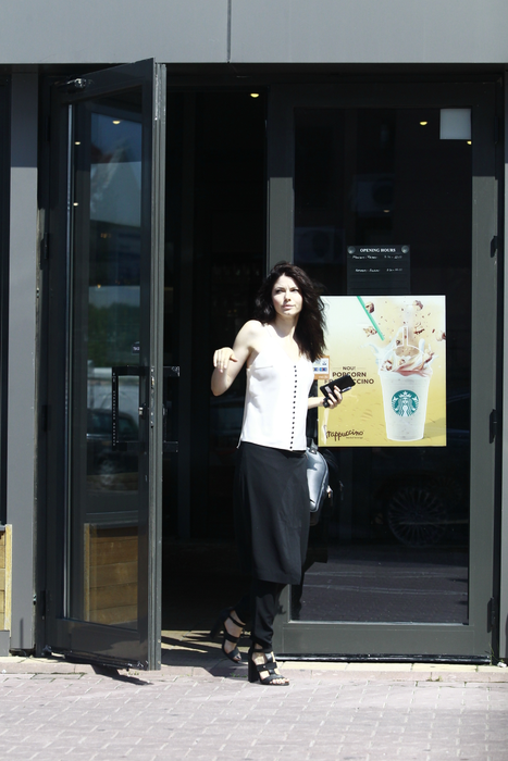 Anca Lungu s-a ciondănit cu fostul ei soţ într-o cafenea.