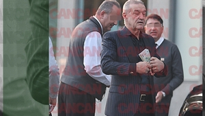 Apariție fabuloasă a lui Gigi Becali la botezul celei de-a doua nepoate! A ”aruncat” cu bani în parcagii + Ginerele lui e fentosan!