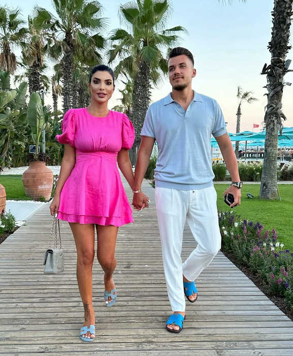 Are aprobarea soțului, dar Andreea a apărut din ce în ce mai rar la tv