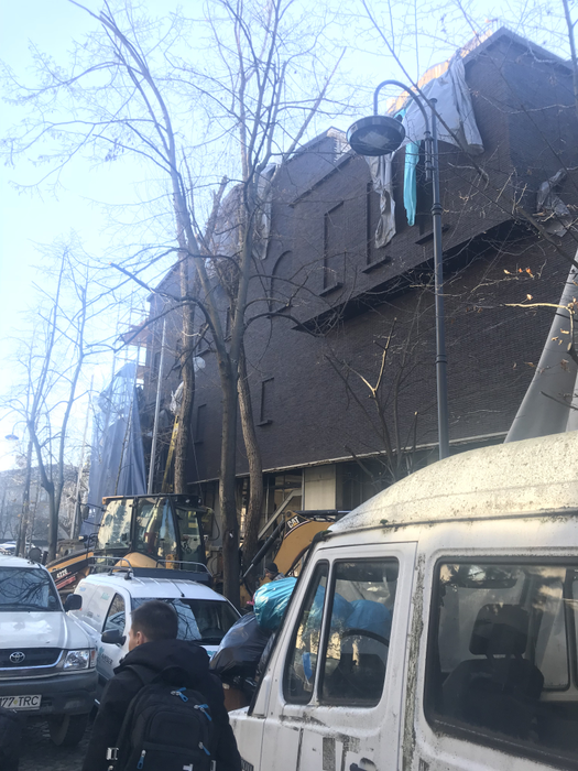 Akoury a ridicat un colos lângă palatul prezidenţial al lui Klaus Iohannis