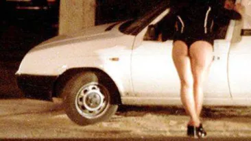 Patru persoane, arestate dupa ce au racolat si exploatat sexual mai multe tinere