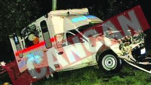 Ambulanta lovita de TIR