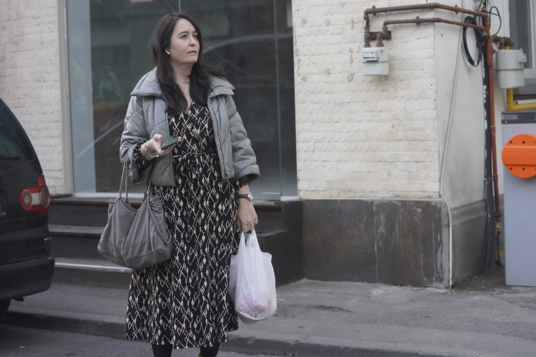 Amalia Năstase a terminat cumpărăturile și pleacă acasă (Foto: CANCAN.RO)
