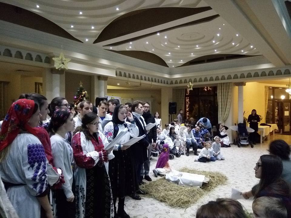 Imagini în premieră! E ţintuit într-un scaun cu rotile, dar… Ce gest emoţionant a făcut MIHAI NEŞU înainte de Crăciun!