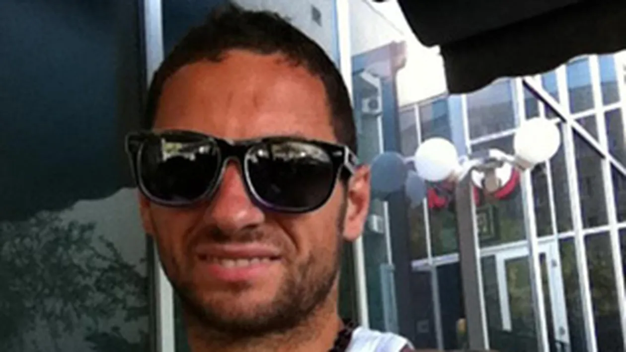 El e cel mai mare cocalar dintre fotbalistii romani Vezi ce fost jucator al Stelei il face pe Romeo Fantastik sa para stilat!