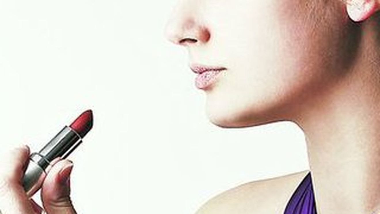 Cercetatorii americani au intocmit lista neagra a ingredientelor periculoase din trusa de machiaj. Ce ascund cosmeticele