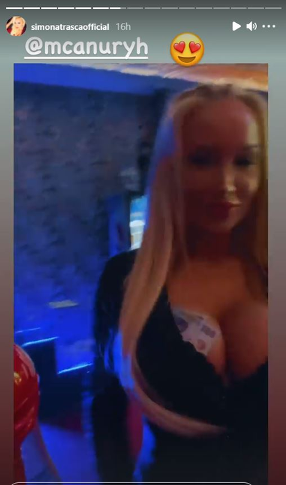 Anuryh și Simona Trașcă au făcut show într-un cazino și au fost răsplătite de clienți instant! Câți bani li s-au băgat în sutien | FOTO