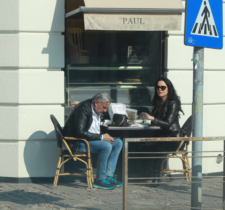 După ce s-au împăcat, Ilie și Ioana  se simt ca la Mamaia, în mijlocul Bucureștiului