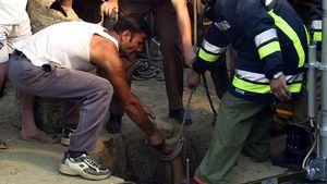 Povestea lui Daniel, un băiețel din Teleorman care a căzut într-un puț de peste 16 metri. A ținut o țară întreagă cu sufletul la gură