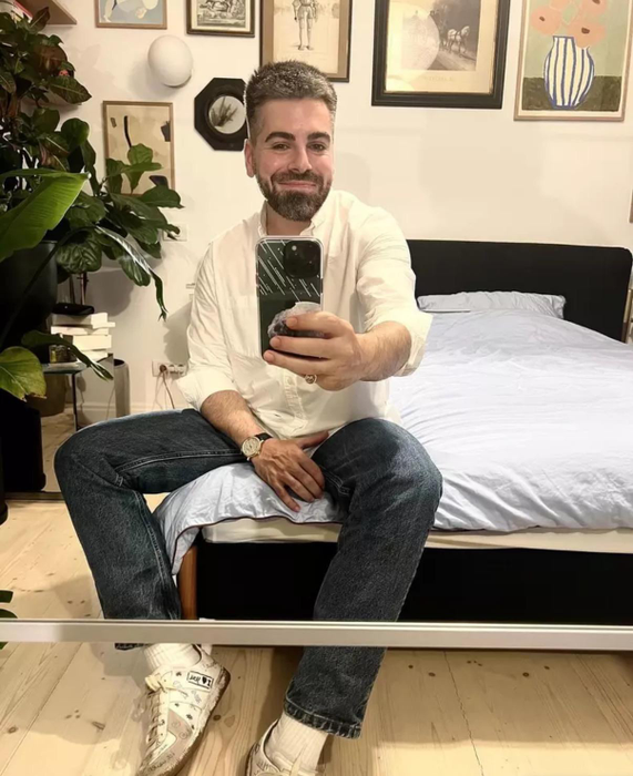Cum arată apartamentul lui Maurice Munteanu din București. Locuința l-a costat peste 115.000 de euro