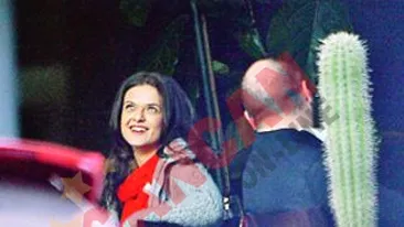 A vorbit non-stop cu un barbat necunoscut