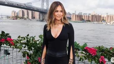 Halle Berry sfidează tot ce știam despre îmbătrânire! La 57 de ani pozează în lenjerie și arată demențial
