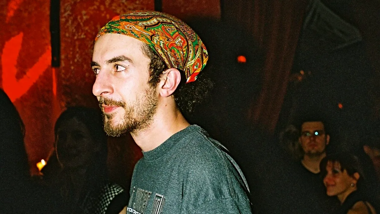 Cum arăta Vlad Craioveanu în anii 2000, când „telefonul-fantomă” a făcut deliciul a sute de mii de români