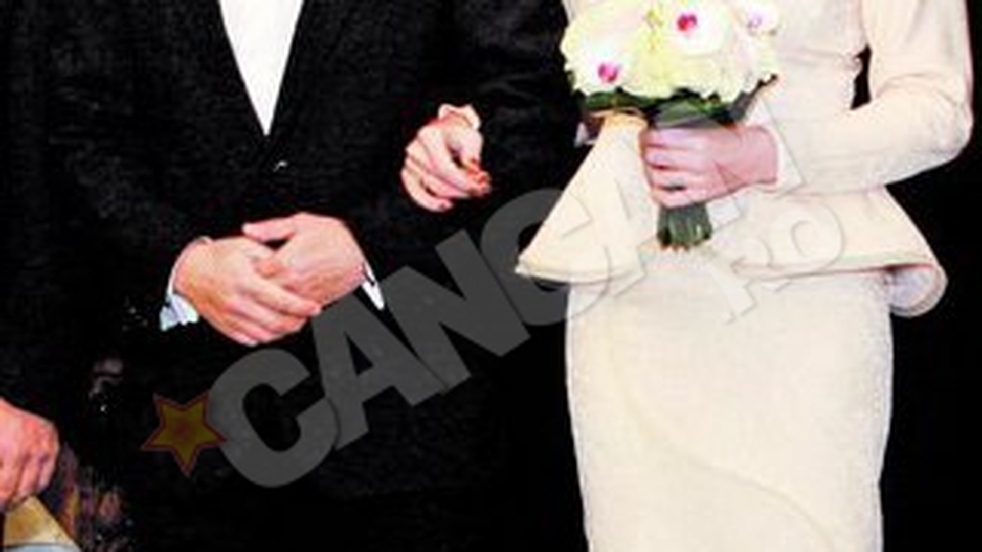 Ramona Lazuran s-a speriat cand Maya a fost scufundata in cristelnita. La un pas sa lesine la botezul fiicei sale