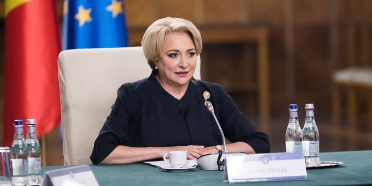 Iulia Albu o face praf pe Viorica Dăncilă, după apariția de la sfințirea Catedralei: “S-a îmbrăcat ca la metrou!”