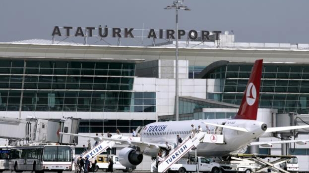 Elevi olimpici români, blocaţi la Istanbul. Părinţii sunt disperaţi!