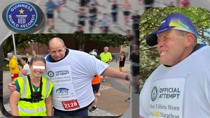 Un bărbat a alergat la un maraton purtând 125 de tricouri. Americanul a intrat în Cartea Recordurilor după o cursă contra cronometru