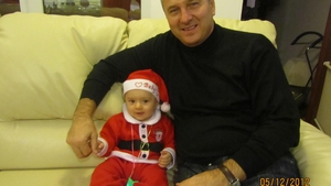 Băiatul lui Florin Pandele l-a aşteptat pe Moş Nicolae deghizat în Moş Crăciun!