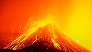 Sute de persoane evacuate dupa intrarea in eruptie a unui vulcan in Indonezia