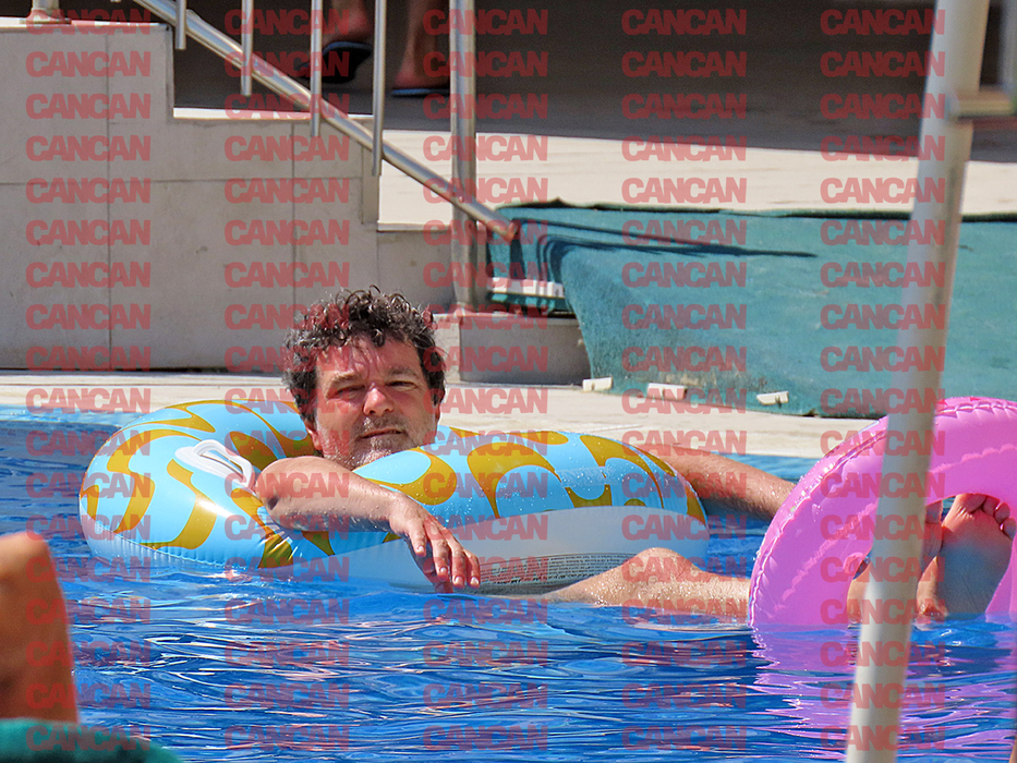 Nicușor Dan, în piscină la resortul din Bulgaria