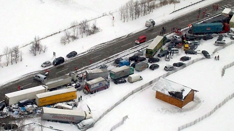 Accident spectaculos în Austria! Peste 100 de maşini au fost implicate în coliziune