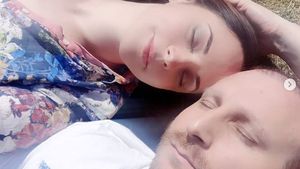 Andreea Marin, momente de dragoste cu iubitul, în izolare: ”Azi am hotărât să fim una cu natura!” FOTO