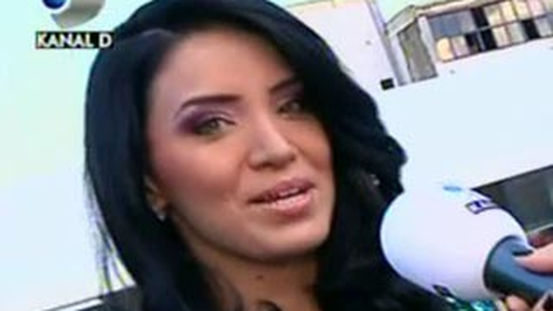 Adelina Pestritu este cu picioarele pe pamant! Nu da multi bani pe haine! "Am intrat si in second hand. Nu este o tragedie!"